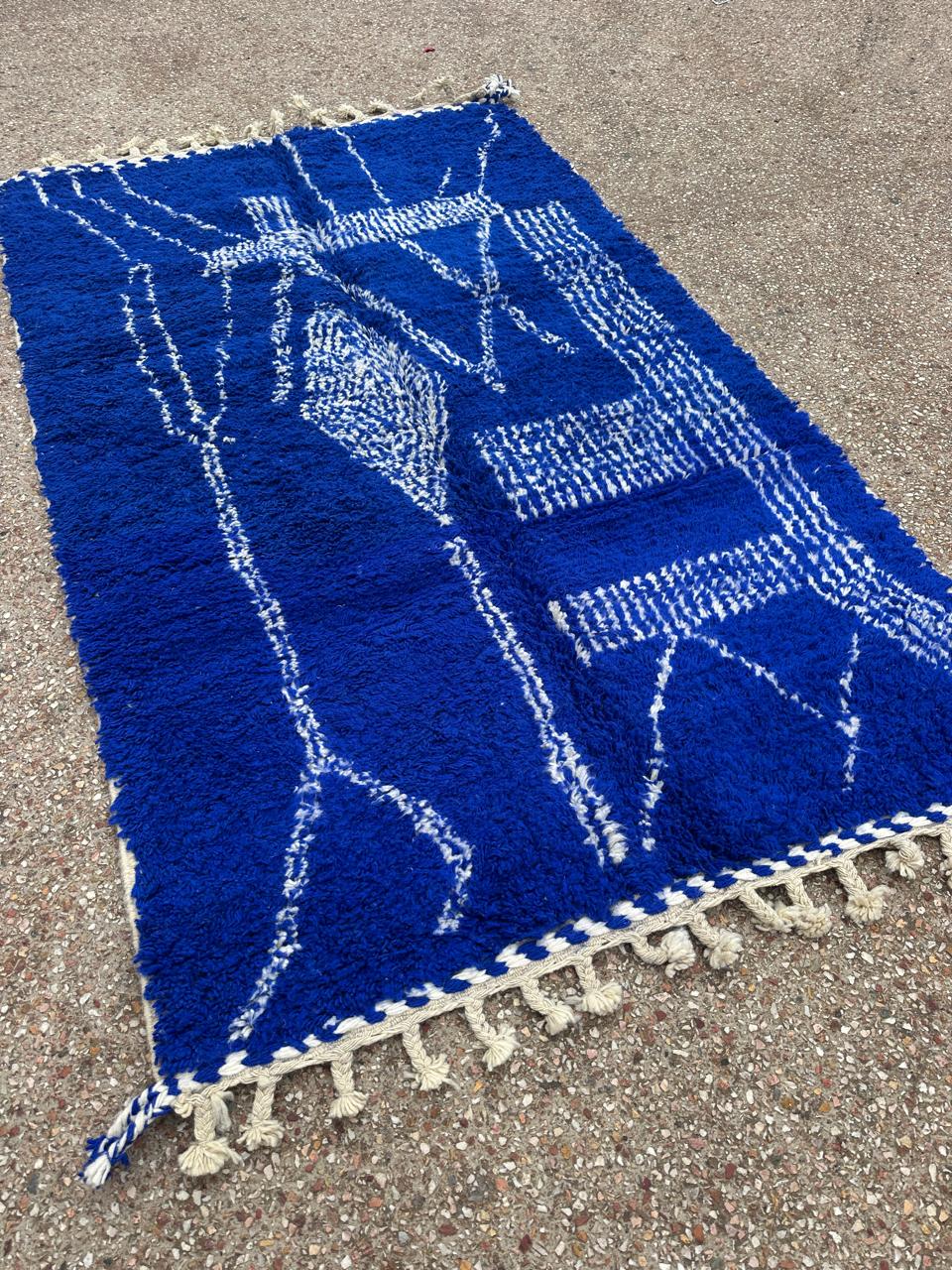 Handmade Azilal Rug, size 250 x 150 cm || 8.2 x 4.92 ft