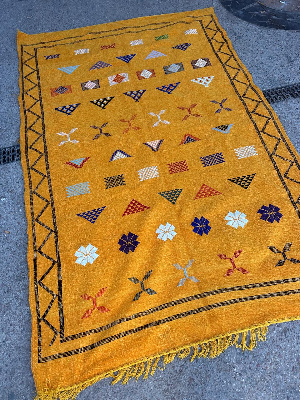 Handmade silk Rug, size 250 x 150 cm || 8.2 x 4.92 ft